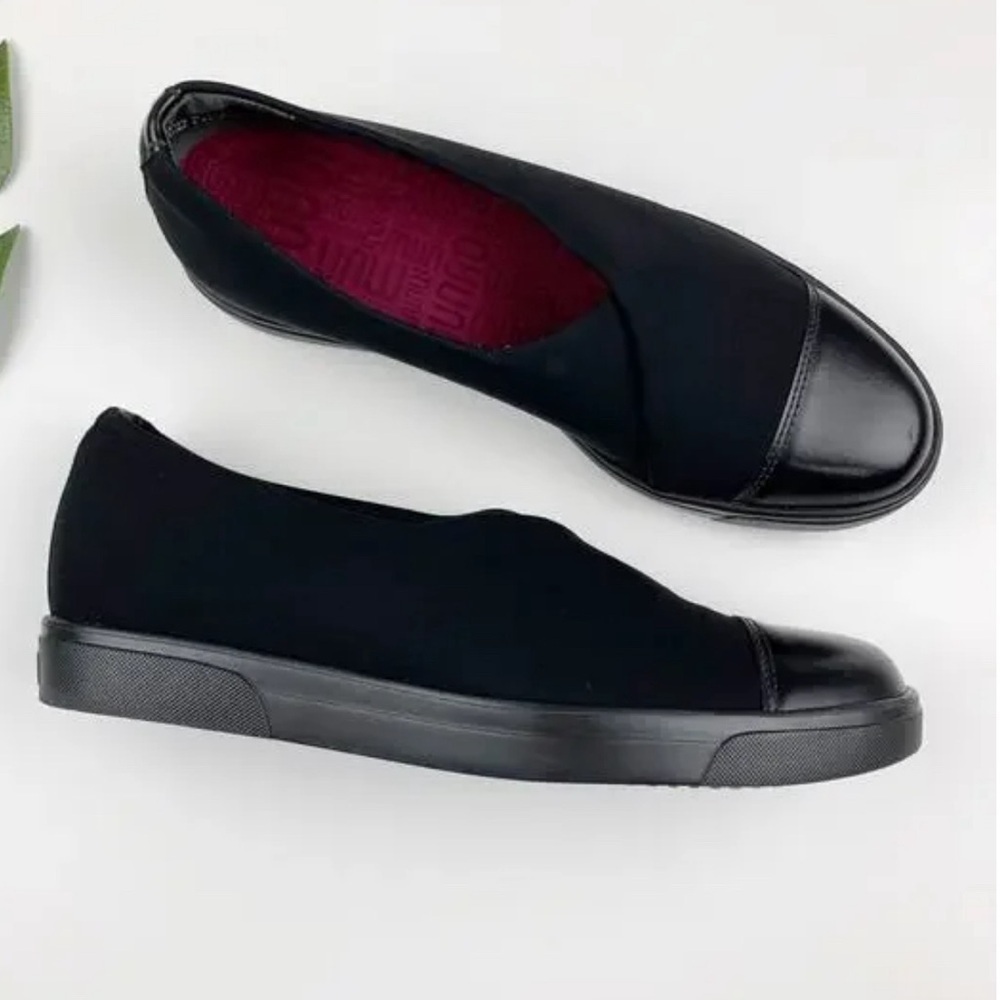 Munro / Plum Slip-On Flats / Black Leather Stretch Fabric / 10 Narrow